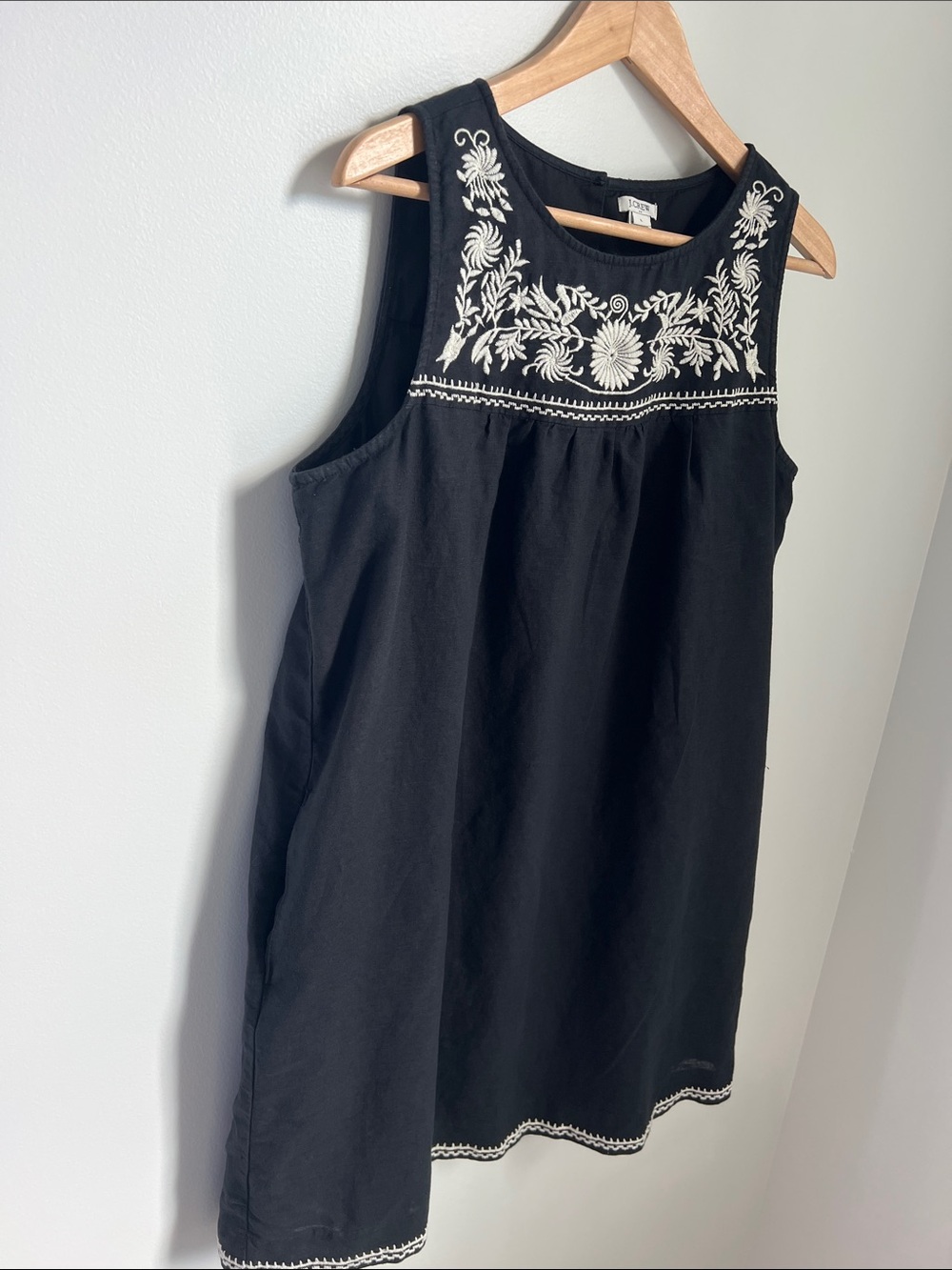 J. Crew | Black Sleeveless Dress with White Floral Embroidery Size L - Picture 8 of 17